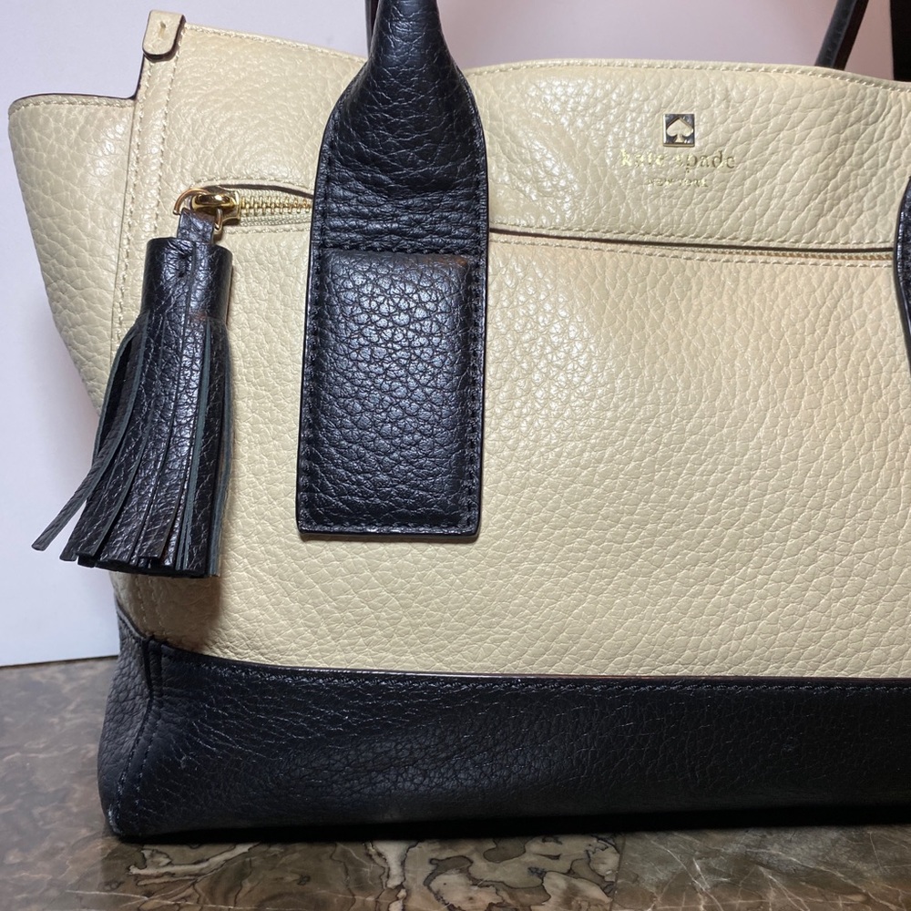 sold EUC Ivory and Black Kate Spade Leather - Picture 4 of 12